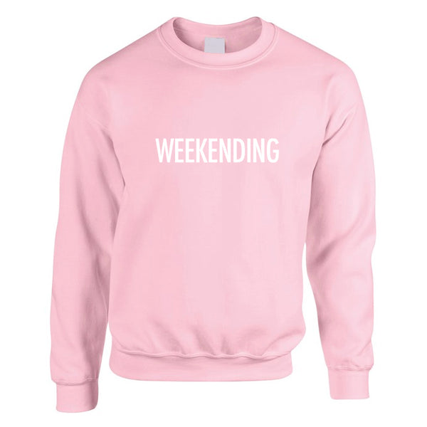Light pink sweatshirt with a weekending slogan printed in white